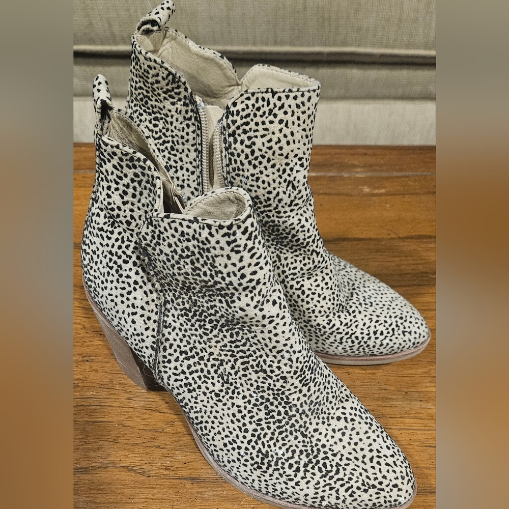 MIA WOMENS BLOCK HEELED BOOTS! Tab with black spots
